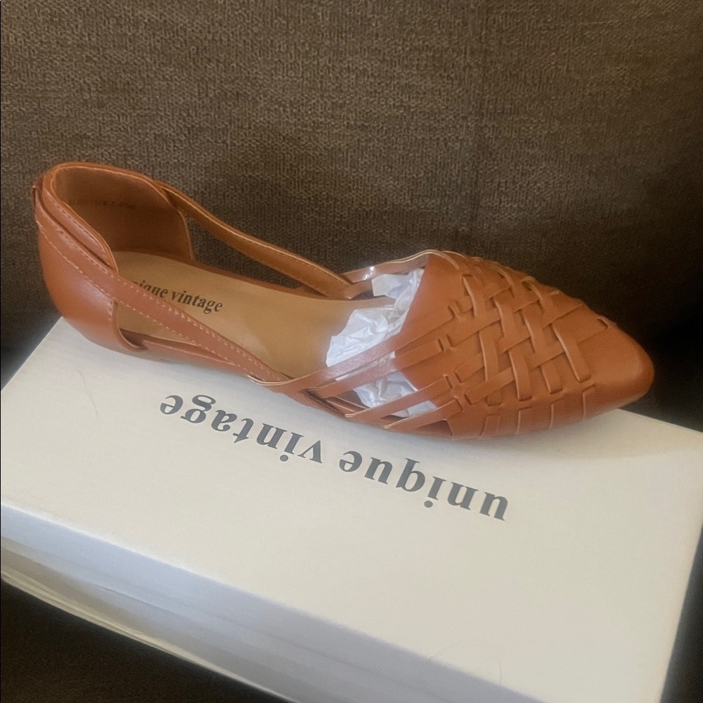 Unique Vintage Women's Tan Woven Flats haurache style size 8